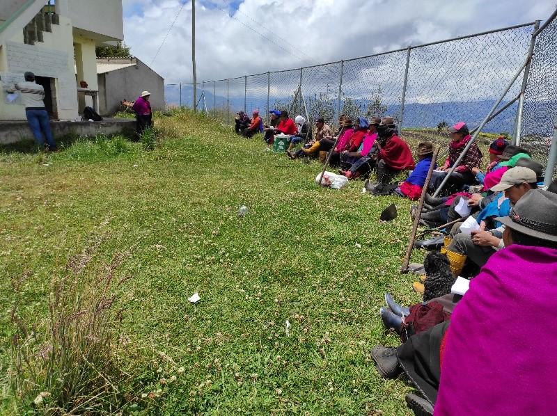 Definiendo opciones por contexto en plenaria con productores de Basquitay